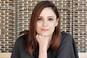 &Uuml;nl&uuml; oyuncu Etiler'i birbirine kattı!