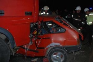Sakarya'da zincirleme trafik kazası: 2 &ouml;l&uuml;