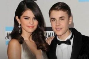 Selena Gomez Bieber'ı unutamadı