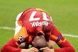 Burak Yılmaz'ın Emre &Ccedil;olak taklidi g&uuml;ld&uuml;rmedi