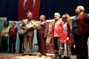 "Bal tatlısı, biber acısı" ayakta alkışlandı