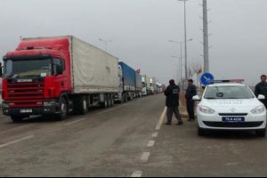 10 kilometrelik kuyruk