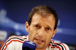 Milan terknik direkt&ouml;r Allegri'yi kovdu