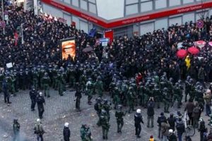 Hamburg'taki direnişe "Tehlikeli b&ouml;lge" tedbiri