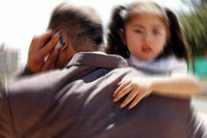 İşsiz anne, 6 yaşındaki kızına dehşeti yaşattı