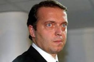 Cem Uzan vazge&ccedil;miyor