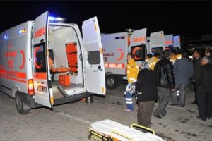 Otob&uuml;s TIR'a &ccedil;arptı