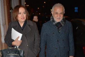 M&uuml;jde Ar: &Uuml;&ccedil;&uuml; de sevgilim