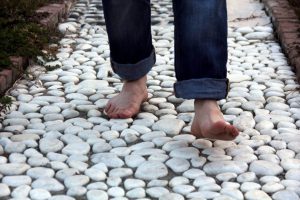Bu yol ayaklara masaj yapıyor