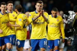 Arsenal'in  zirve inadı s&uuml;r&uuml;yor:2-1
