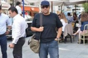 Ata Demirer, annesi i&ccedil;in kesenin ağzını a&ccedil;tı...
