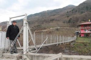Kendi "Boğaz K&ouml;pr&uuml;s&uuml;"n&uuml; yaptı