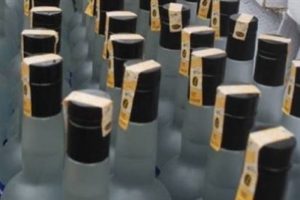 Evde ka&ccedil;ak rakı &uuml;retiyorlar