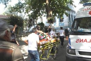 Minib&uuml;s&uuml;n &ccedil;arptığı anne-kız &ouml;ld&uuml;!
