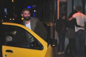 Mesut Komiser aşk sarhoşu...