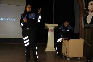 &Ouml;ğrencilere zararlı alışkanlıklar anlatıldı