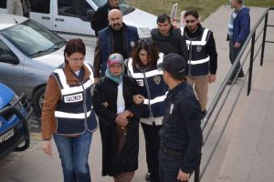 Vahşice &ouml;ld&uuml;rd&uuml;, dişlerini de sakladı