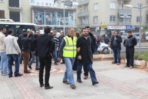 G&uuml;mr&uuml;kte 'r&uuml;şvet' operasyonunda 7 kişi tutuklandı