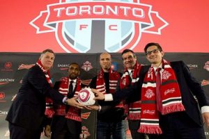 Toronto, Defoe ve Bradley'i tanıttı