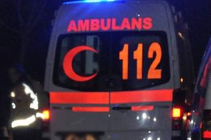 Otomobil kamyonetle &ccedil;arpıştı: 1 &ouml;l&uuml;