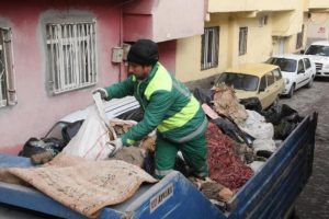 5 kamyon &ccedil;&ouml;p &ccedil;ıktı