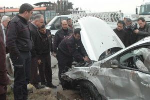 Minib&uuml;s otomobille &ccedil;arpıştı: 6 yaralı