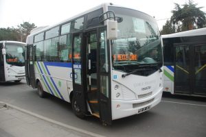 Halk otob&uuml;s&uuml;yle askeri ara&ccedil; &ccedil;arpıştı
