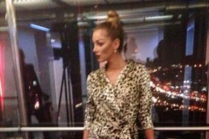 Petek Din&ccedil;&ouml;z'den bacak şov