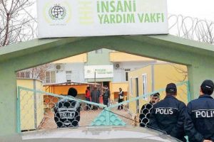 O m&uuml;d&uuml;r g&ouml;revden alındı