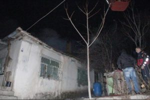 Ahşap ev yandı