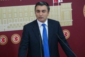M&uuml;slim Sarı, TBMM'de basın toplantısı d&uuml;zenledi