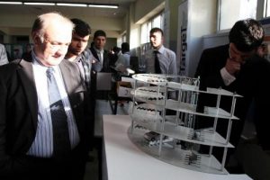 &Uuml;niversiteli mucitler eserlerini sergiledi