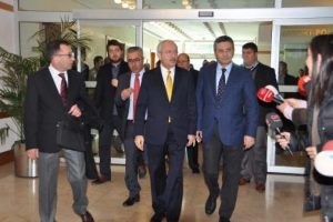 Yargıcın yakasında parti rozeti olmaz