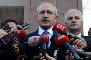 Yargıcın yakasında parti rozeti olmaz