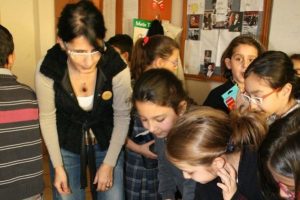 Minik y&uuml;reklerden Ağrı'ya yardım eli