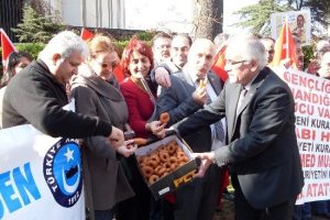 Maaş bordrosu yaktılar