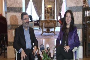 Ahmet &Uuml;mit kime komşu oldu?