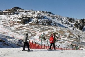 Kartalkaya pistlerinde kar eridi