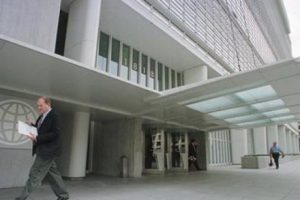 D&uuml;nya Bankası'ndan kriz uyarısı