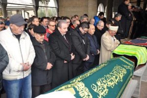 AK Parti'li Şentop, dayısını son yolculuğuna uğurladı