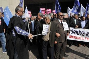 Memurlardan eylem