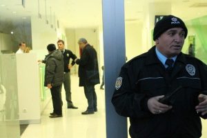 Bankada silahlı soygun