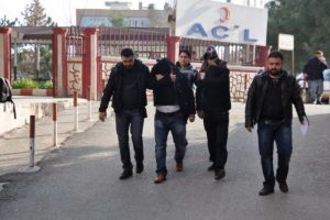 Evlenme vaadiyle dolandırıcılık iddiasına 4 g&ouml;zaltı