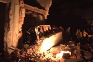Suriyelilerin kaldığı bina &ccedil;&ouml;kt&uuml;: 3 yaralı