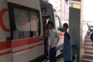 &Uuml;zerine televizyon devrilen &ccedil;ocuk yaralandı