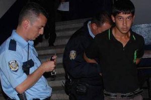 &Uuml;vey annesini 10 yerinden bı&ccedil;akladı