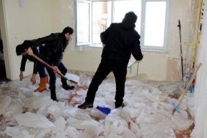 Doğalgazı kesik site  buzul &ccedil;ağına d&ouml;nd&uuml;