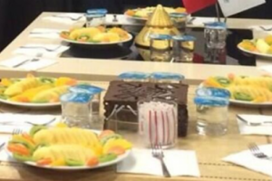 İHH'dan cemaate ananas g&ouml;ndermesi