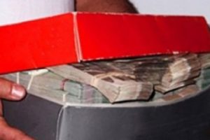 Ayakkabı kutusuyla 25 bin lira &ccedil;aldı!