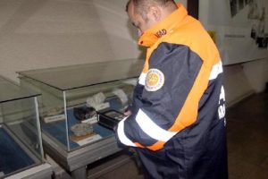 M&uuml;zede uranyum tehlikesi